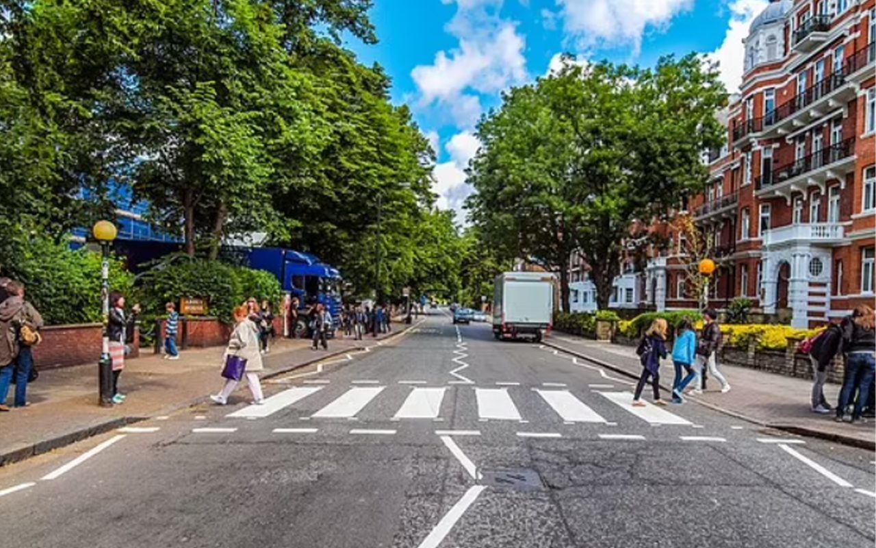 Google maps directs Beatles fans to wrong zebra crossing