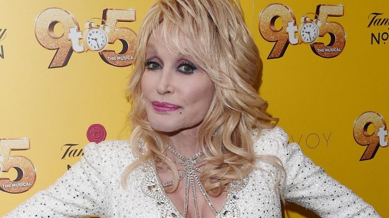 Dolly Parton announces retirement from touring 